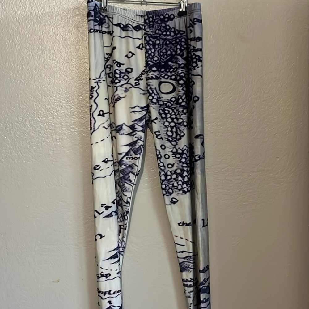 Leggings with Lord of the Rings map